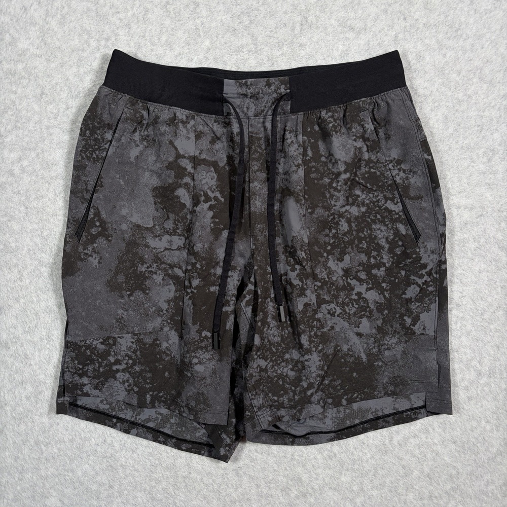 Lululemon License to Train Short 7" Linerless Mens Small Black Gray Camo LM7AUKS